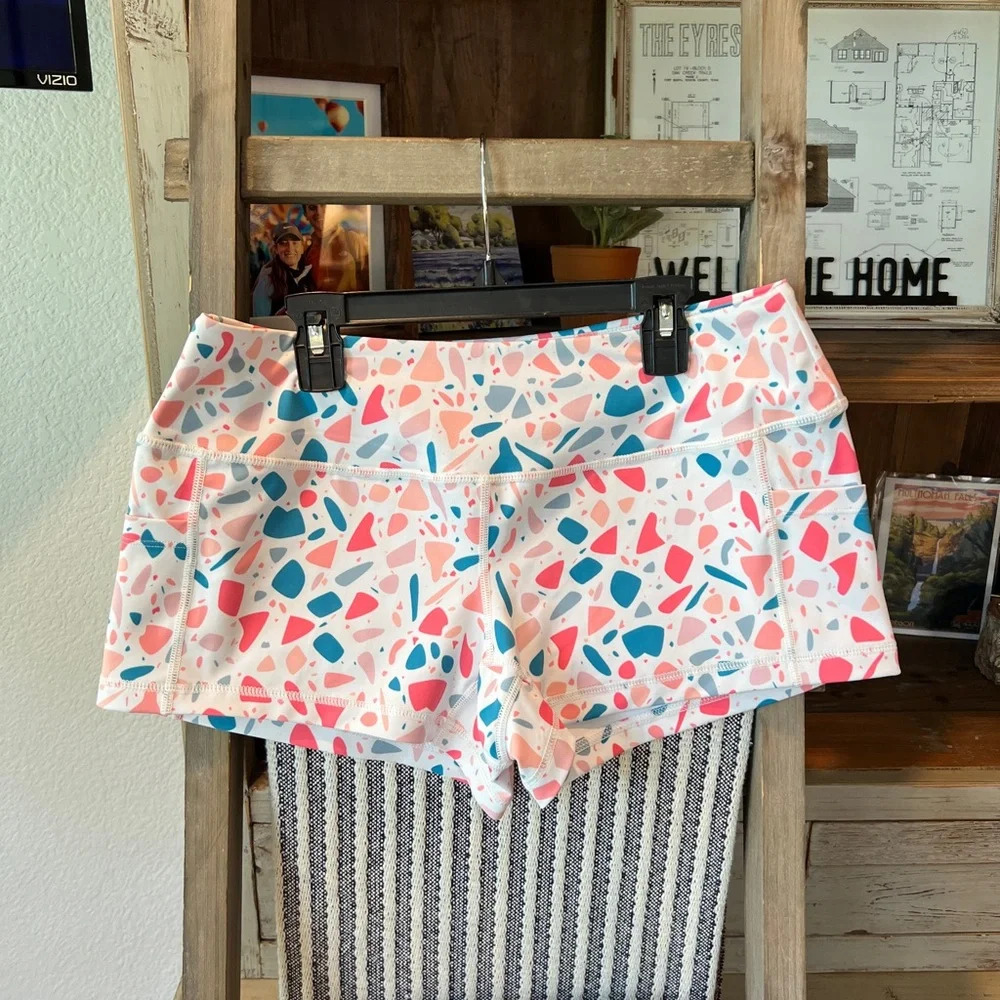 Feed Me Fight Me women’s dual pocket lifting shorts size large